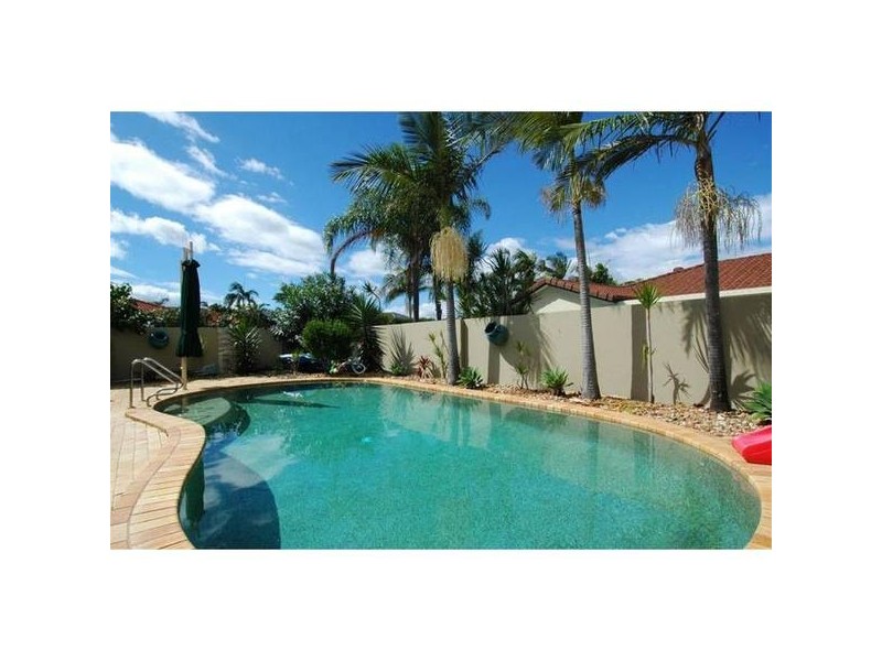 Clear Island Waters QLD 4226