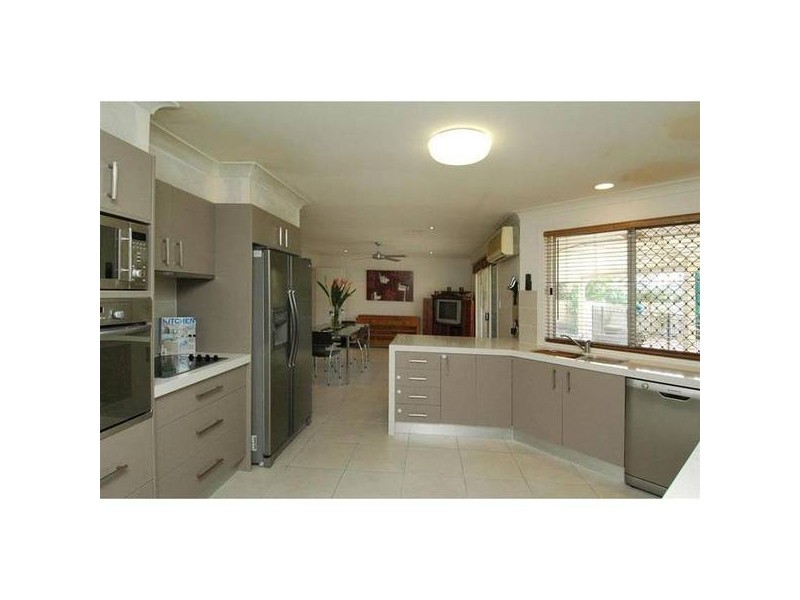 Clear Island Waters QLD 4226