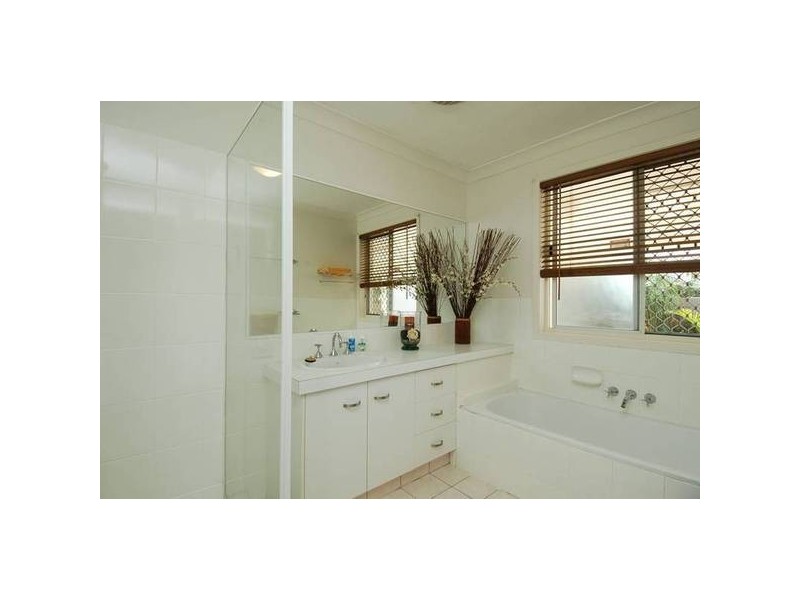 Clear Island Waters QLD 4226