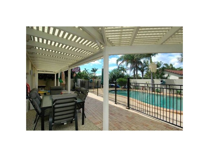 Clear Island Waters QLD 4226