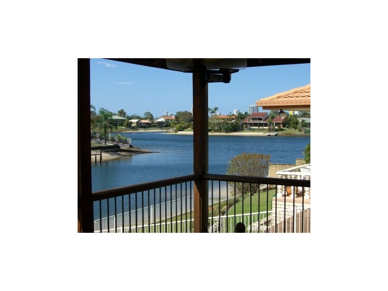 6 Yunga Court, Broadbeach Waters QLD 4218