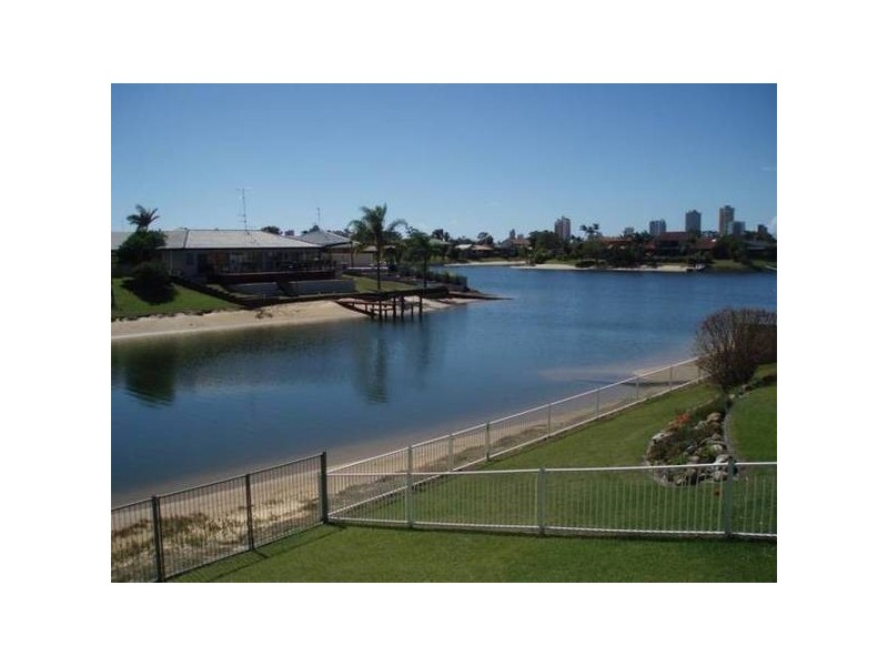 6 Yunga Court, Broadbeach Waters QLD 4218