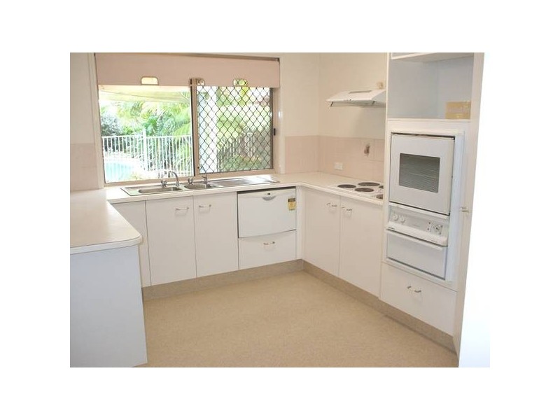 86 Cassowary Drive, Burleigh Waters QLD 4220