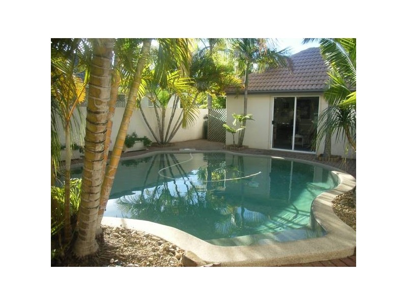 Clear Island Waters QLD 4226