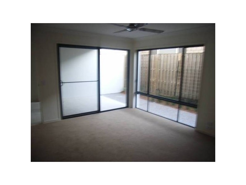 2/21 Castello Cct, Varsity Lakes QLD 4227