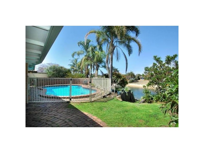 25 Rudd Street, Broadbeach Waters QLD 4218