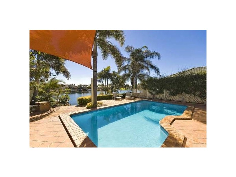 Clear Island Waters QLD 4226