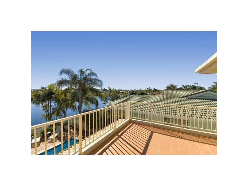 Clear Island Waters QLD 4226