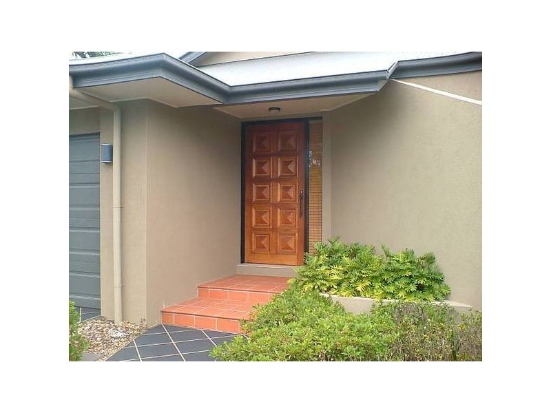 Clear Island Waters QLD 4226