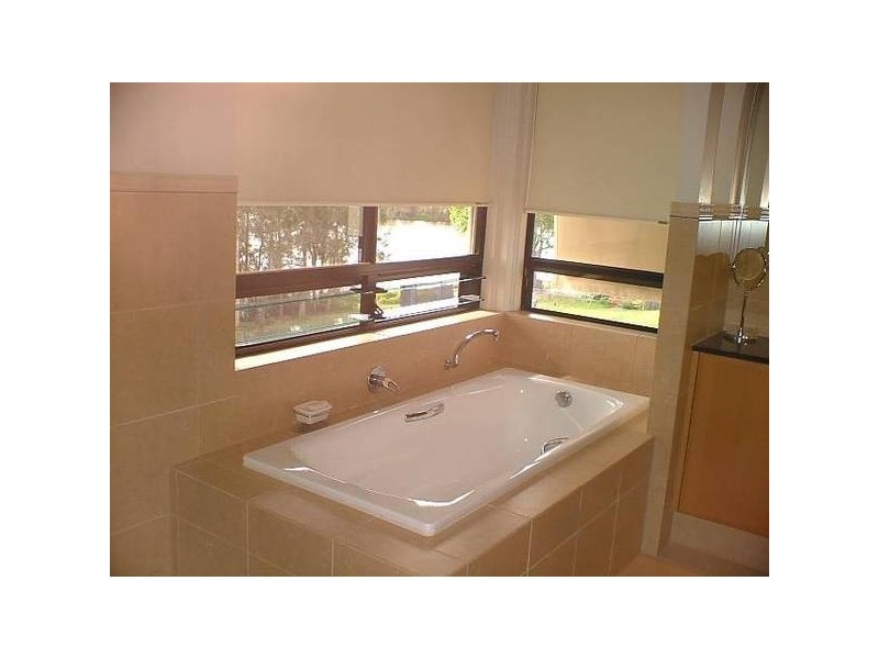 Clear Island Waters QLD 4226