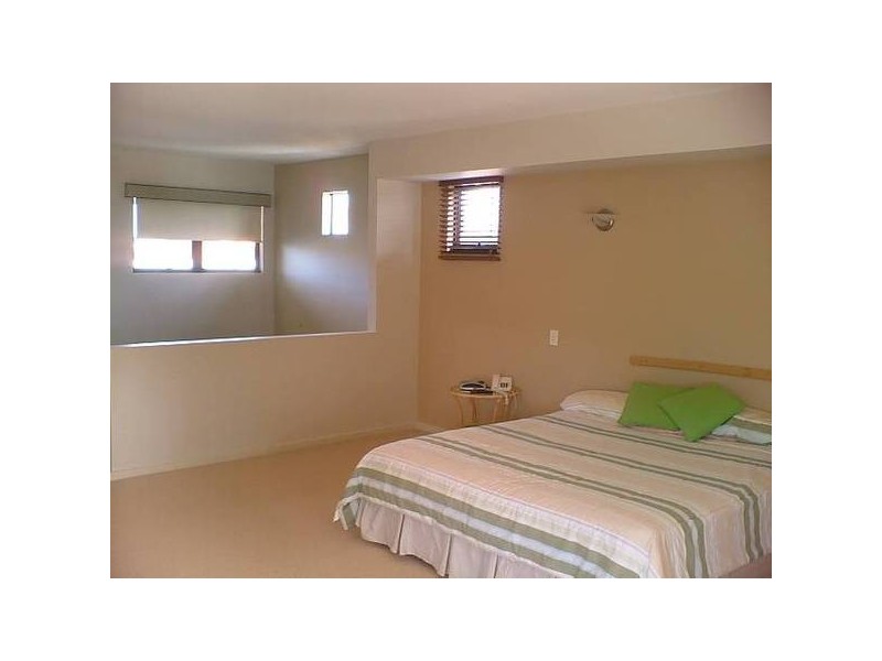 Clear Island Waters QLD 4226