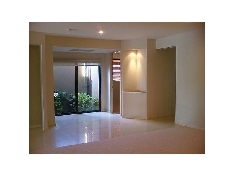 Clear Island Waters QLD 4226