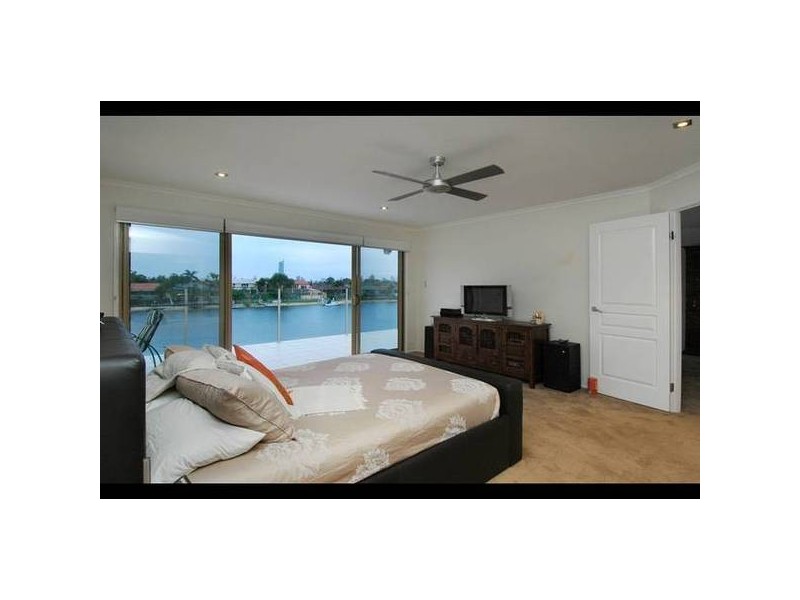 Broadbeach Waters QLD 4218