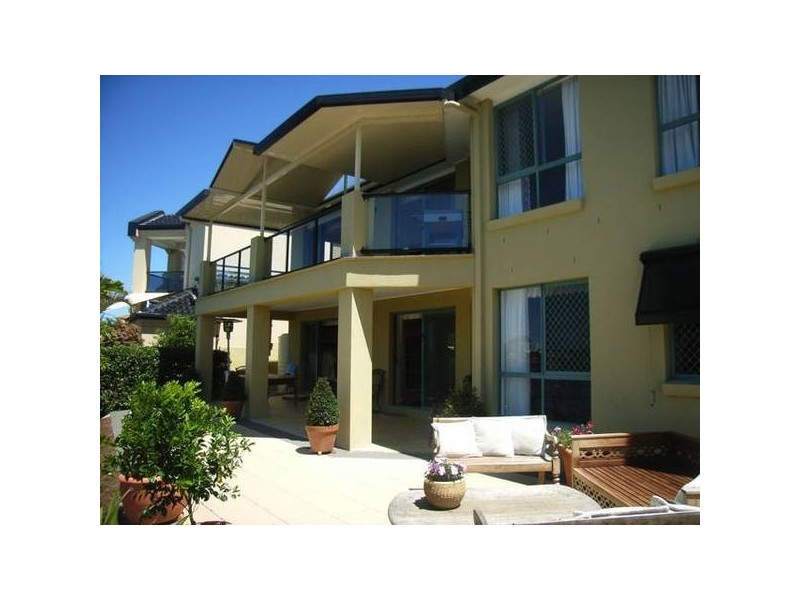 Clear Island Waters QLD 4226