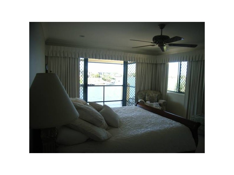 Clear Island Waters QLD 4226