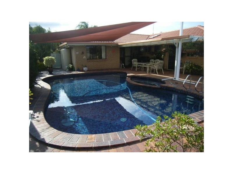 Clear Island Waters QLD 4226