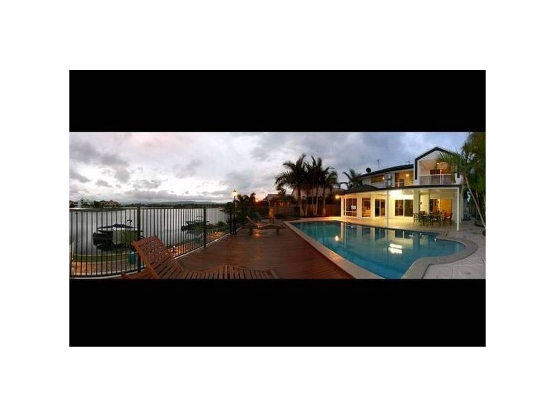 Clear Island Waters QLD 4226