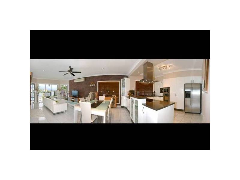 Clear Island Waters QLD 4226