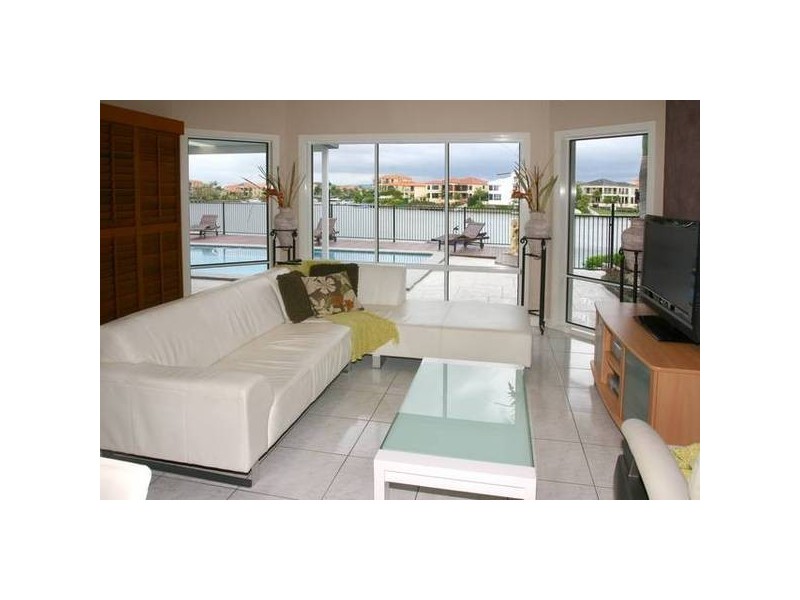 Clear Island Waters QLD 4226