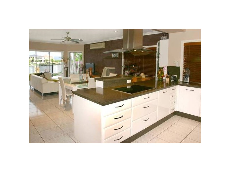 Clear Island Waters QLD 4226