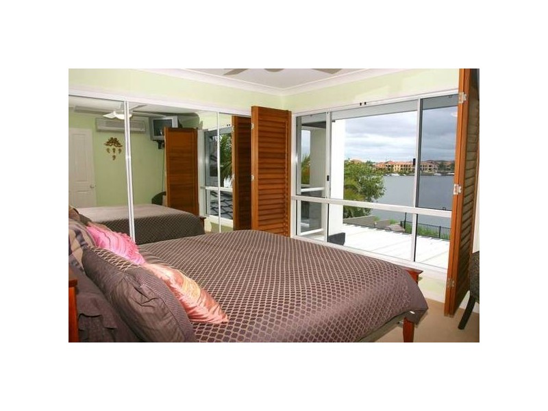 Clear Island Waters QLD 4226