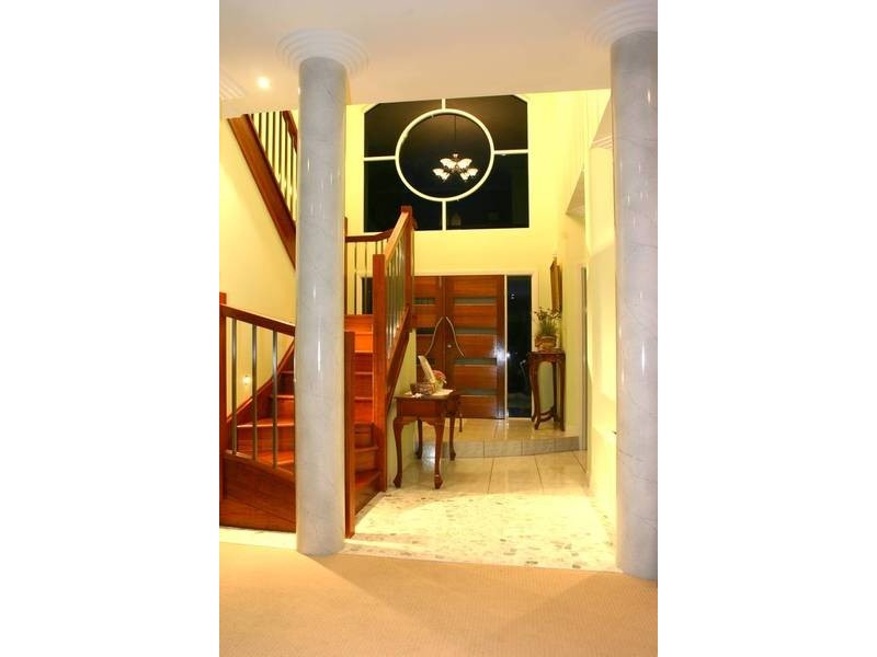 Clear Island Waters QLD 4226