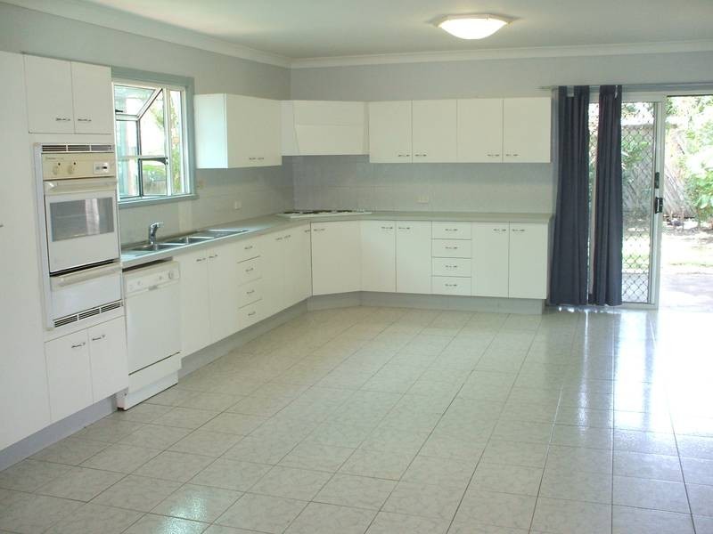 90 SLATYER AVENUE, Bundall QLD 4217