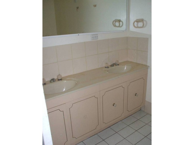 90 SLATYER AVENUE, Bundall QLD 4217