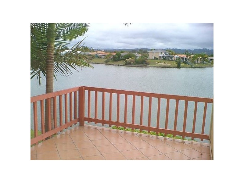 10/6 LOWOOD COURT, Varsity Lakes QLD 4227