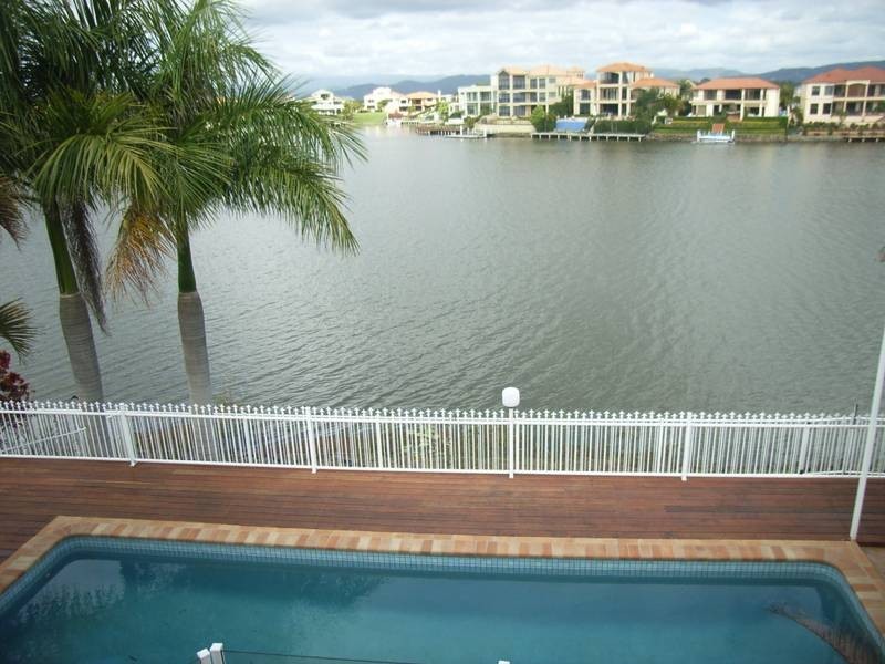 Clear Island Waters QLD 4226