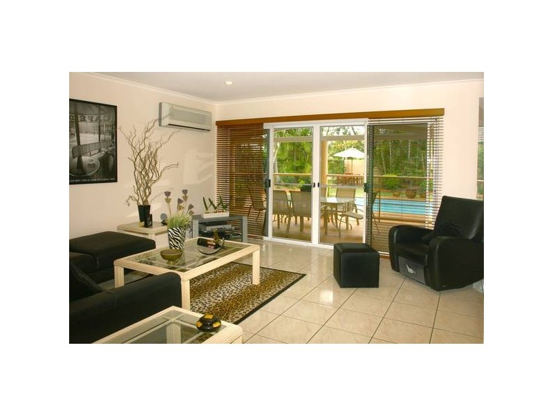 Clear Island Waters QLD 4226