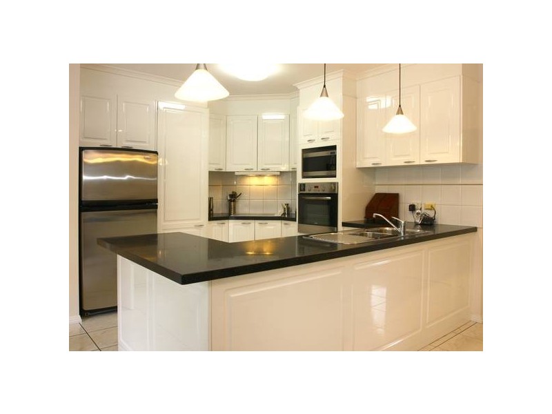 Clear Island Waters QLD 4226