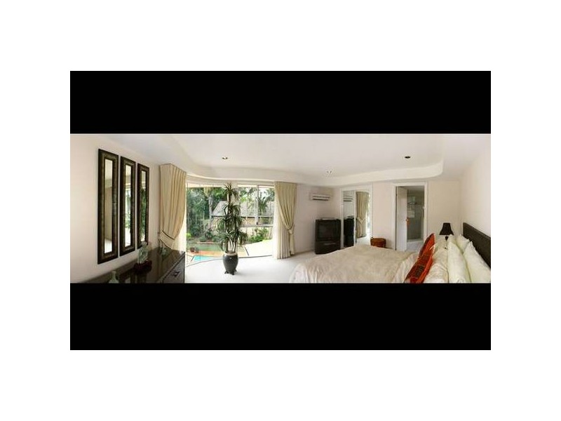 Clear Island Waters QLD 4226