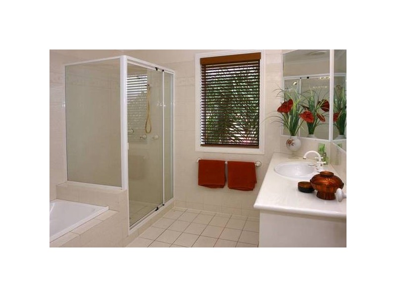 Clear Island Waters QLD 4226