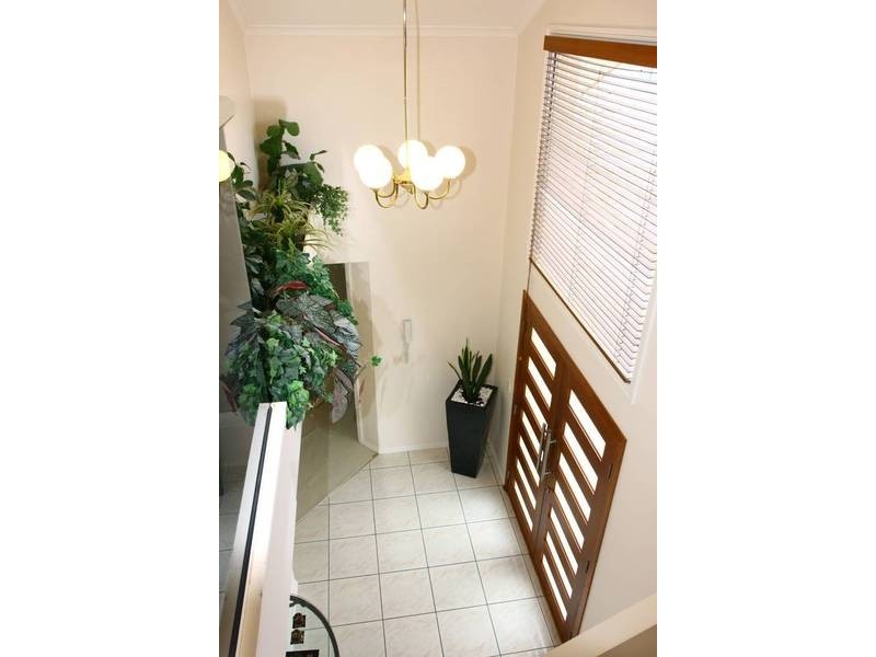 Clear Island Waters QLD 4226