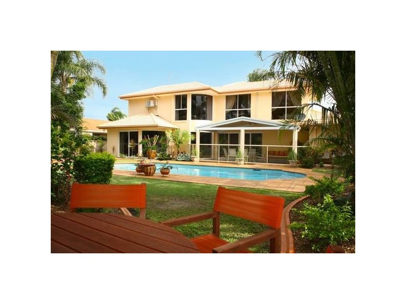 Clear Island Waters QLD 4226