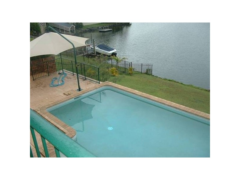 Clear Island Waters QLD 4226