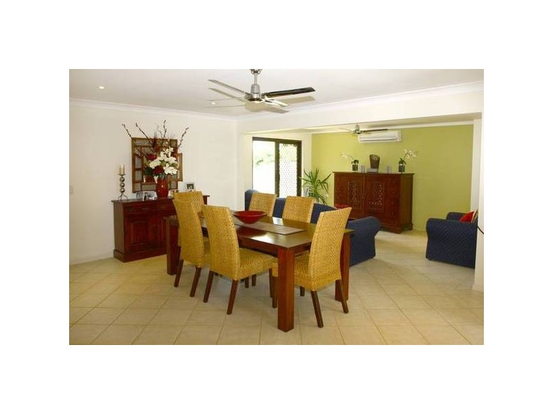 Clear Island Waters QLD 4226