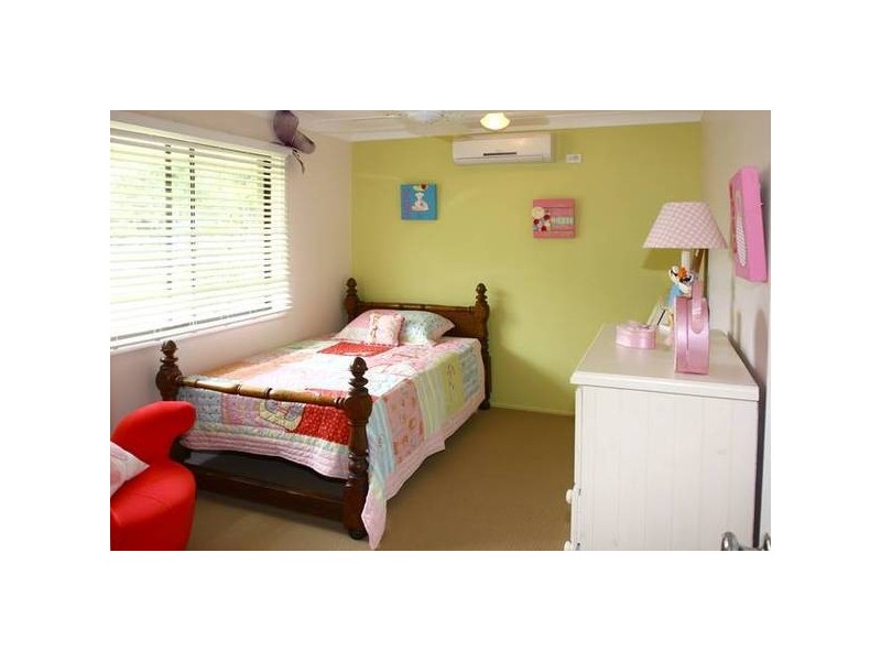 Clear Island Waters QLD 4226