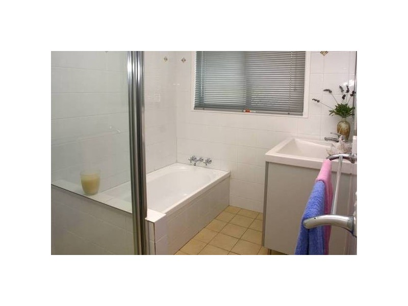 Clear Island Waters QLD 4226