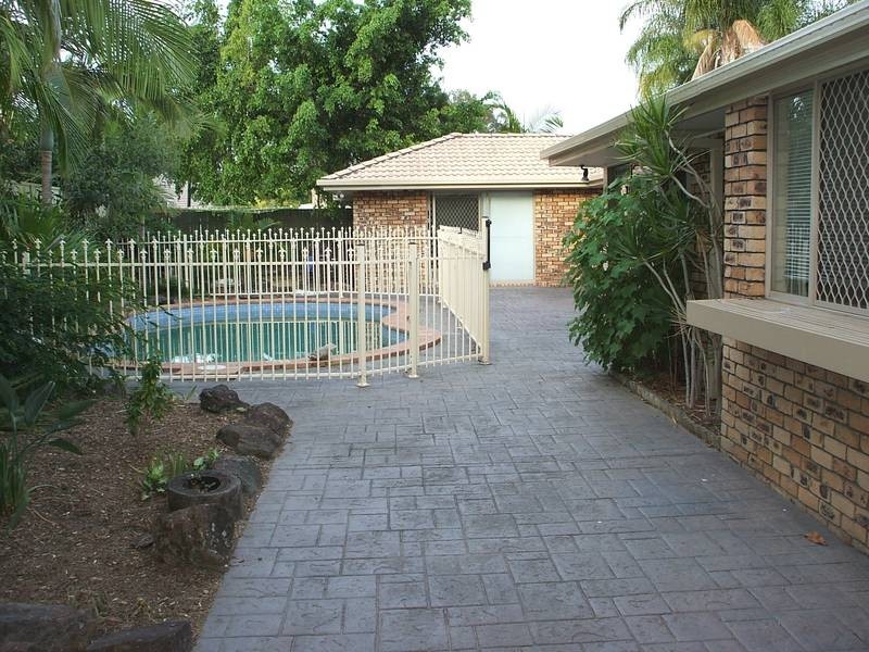 13 Bronte Court, Robina QLD 4226