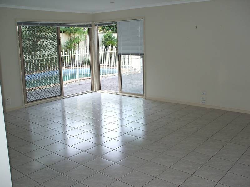 13 Bronte Court, Robina QLD 4226