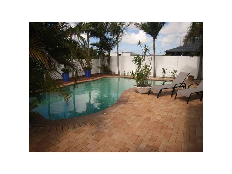 Clear Island Waters QLD 4226