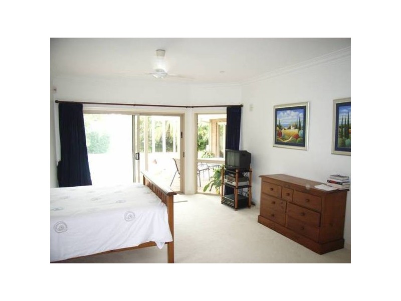 Clear Island Waters QLD 4226