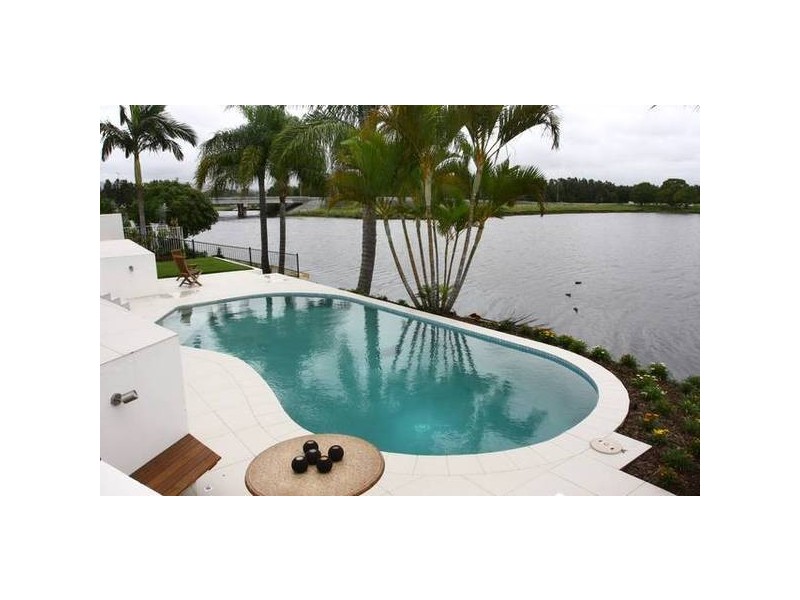 Clear Island Waters QLD 4226