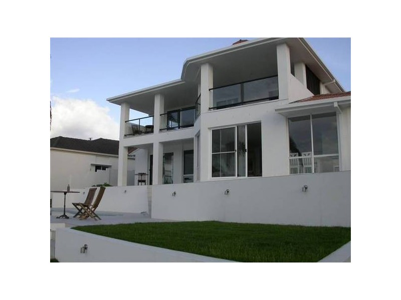 Clear Island Waters QLD 4226