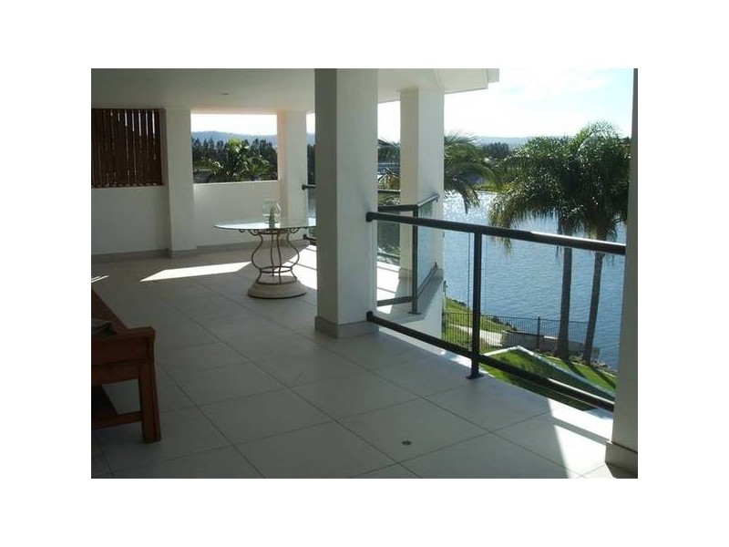 Clear Island Waters QLD 4226