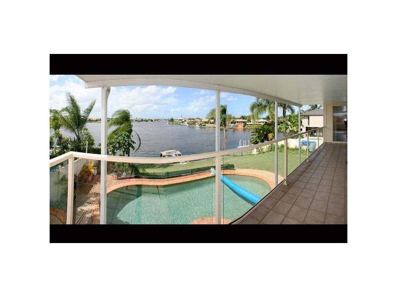 Clear Island Waters QLD 4226