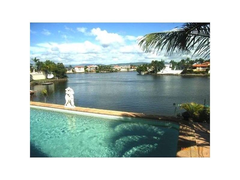 Clear Island Waters QLD 4226