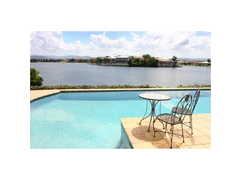 Clear Island Waters QLD 4226